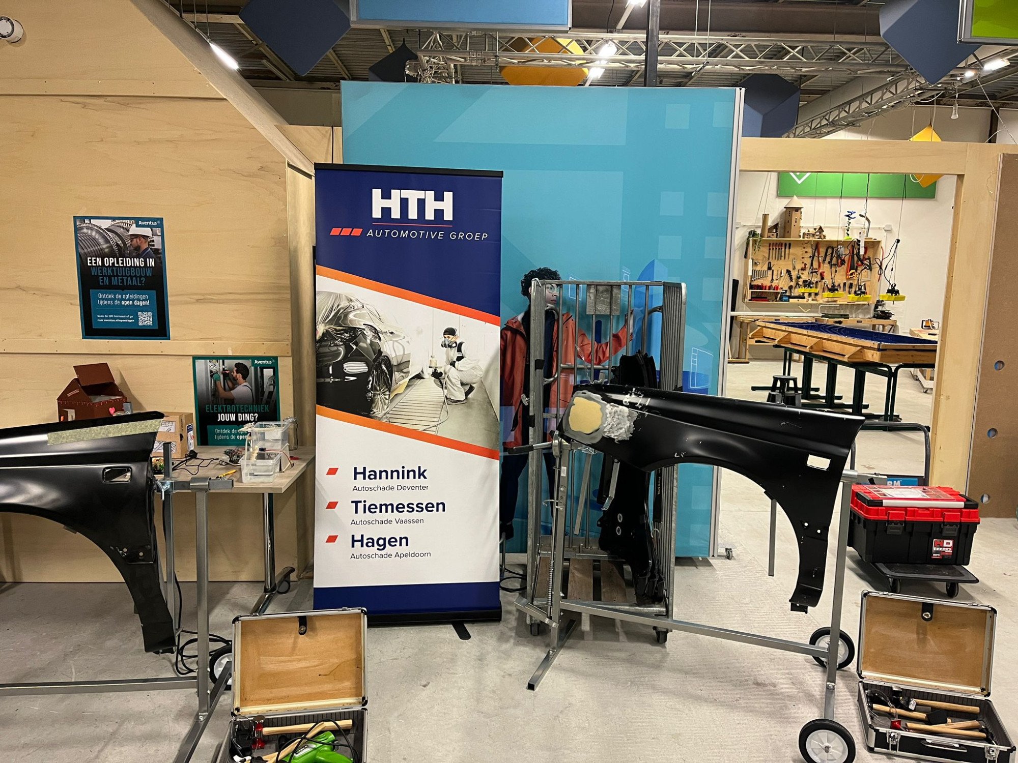 HTH Automotive enthousiasmeert jongeren voor het autoschadeherstel vak